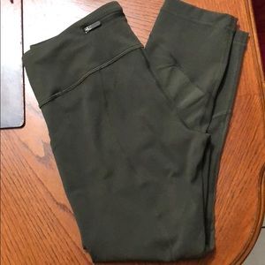 Olive pace rival crop lululemon leggings